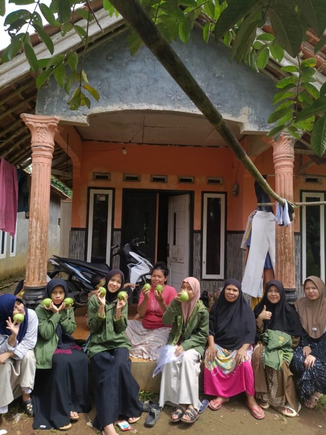 
					Lewat Sekadar Singgah, Pulang Bawa Cerita: Kedermawanan Warga Sukadamai Menyapa dengan Jambu