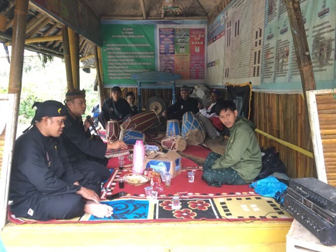 
					Melestarikan Budaya dan Prestasi : Mahasiswa KKN hadiri Kunjugan Kerja IPSI Kecamatan Cicantayan di Desa Cimanggis, Jum’at 23 Januari 2026